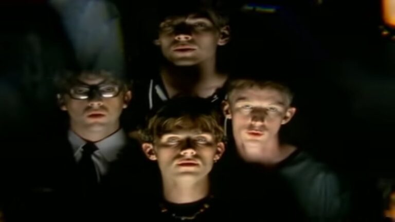 Blur – Country House (Official Music Video)