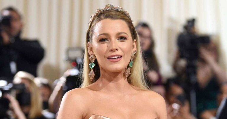 Blake Lively Shows Off Fit Bikini Body While on Vacation: Photo