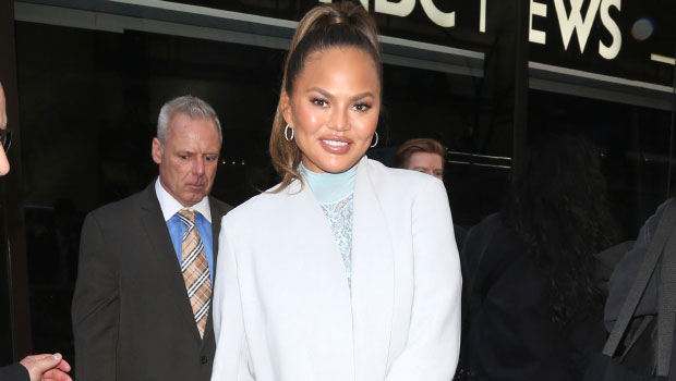 Pregnant Chrissy Teigen Poses With Daughter Luna In Italy: Photos – Hollywood Life