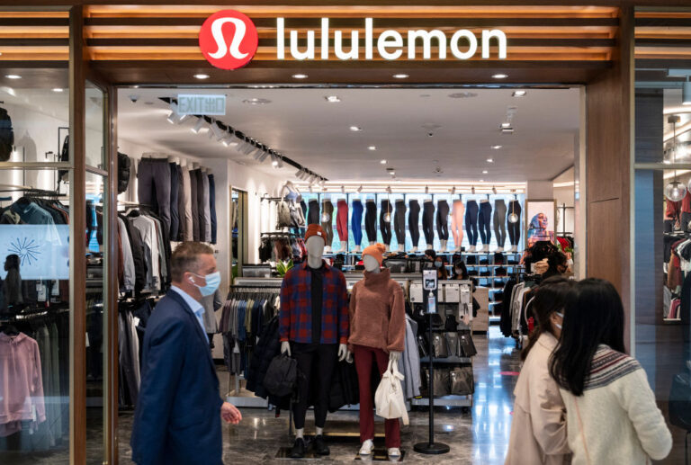 Brazen Thieves Steal Nearly $30K In Clothing From NYC Lululemon