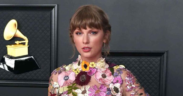 Taylor Swift Announces New Album Due Out in October