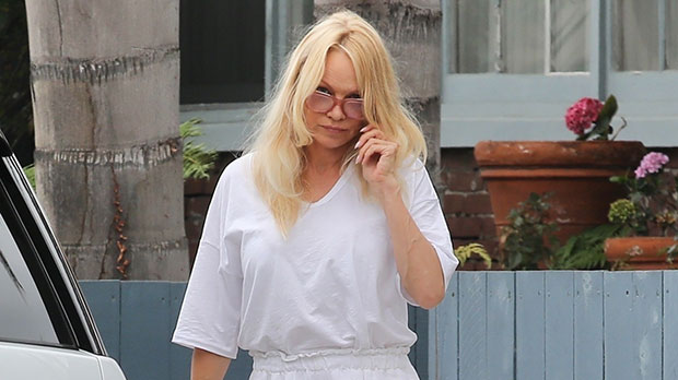 Pamela Anderson, 55, Goes Makeup Free In Venice: Photos – Hollywood Life