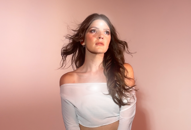 Singer-songwriter Julia Kahn releases stunning debut EP ‘Heroine’s Jouney’