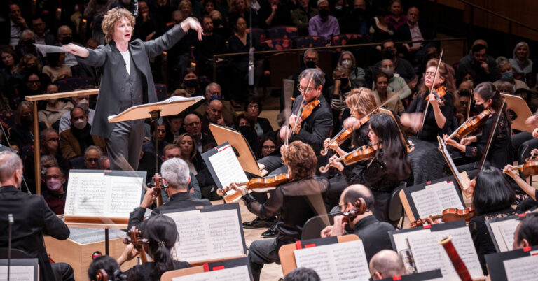 Review: A Guest Conductor Reveals the Philharmonic’s Potential