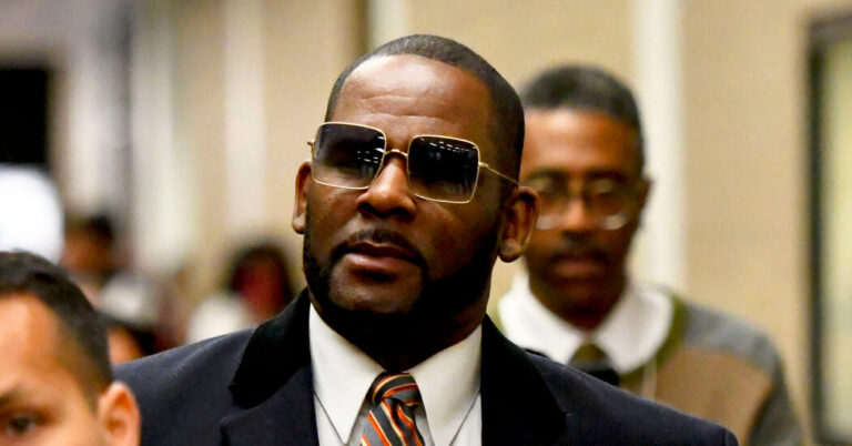 Prosecutors in Chicago Will Drop Abuse Charges Against R. Kelly