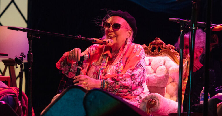 Joni Mitchell Returns to the Stage, Golden and in Control