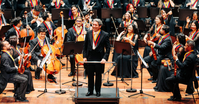 Dudamel Reunites With Simón Bolívar Symphony Orchestra